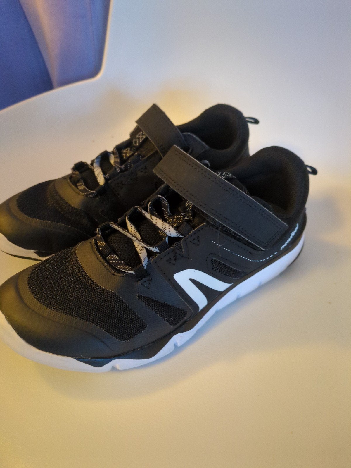 Zwarte sportschoenen voor jongens of meisjes, maat 38, Sportschoenen, Ophalen of Verzenden, Jongen, Domyos