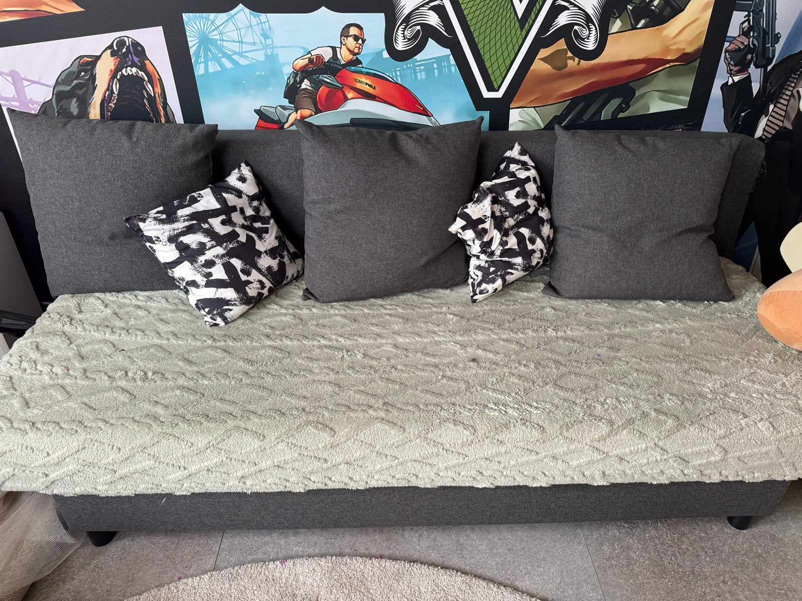Comfortabele grijze slaapbank met kussens, Ophalen, Gebruikt, 150 tot 200 cm, Tweepersoons