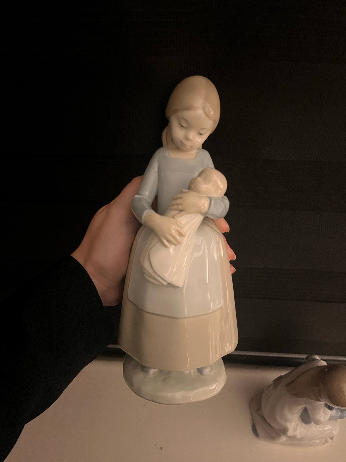 NAO beeldje: Moeder met baby - Uitstekende staat, Ophalen, Zo goed als nieuw, Mens