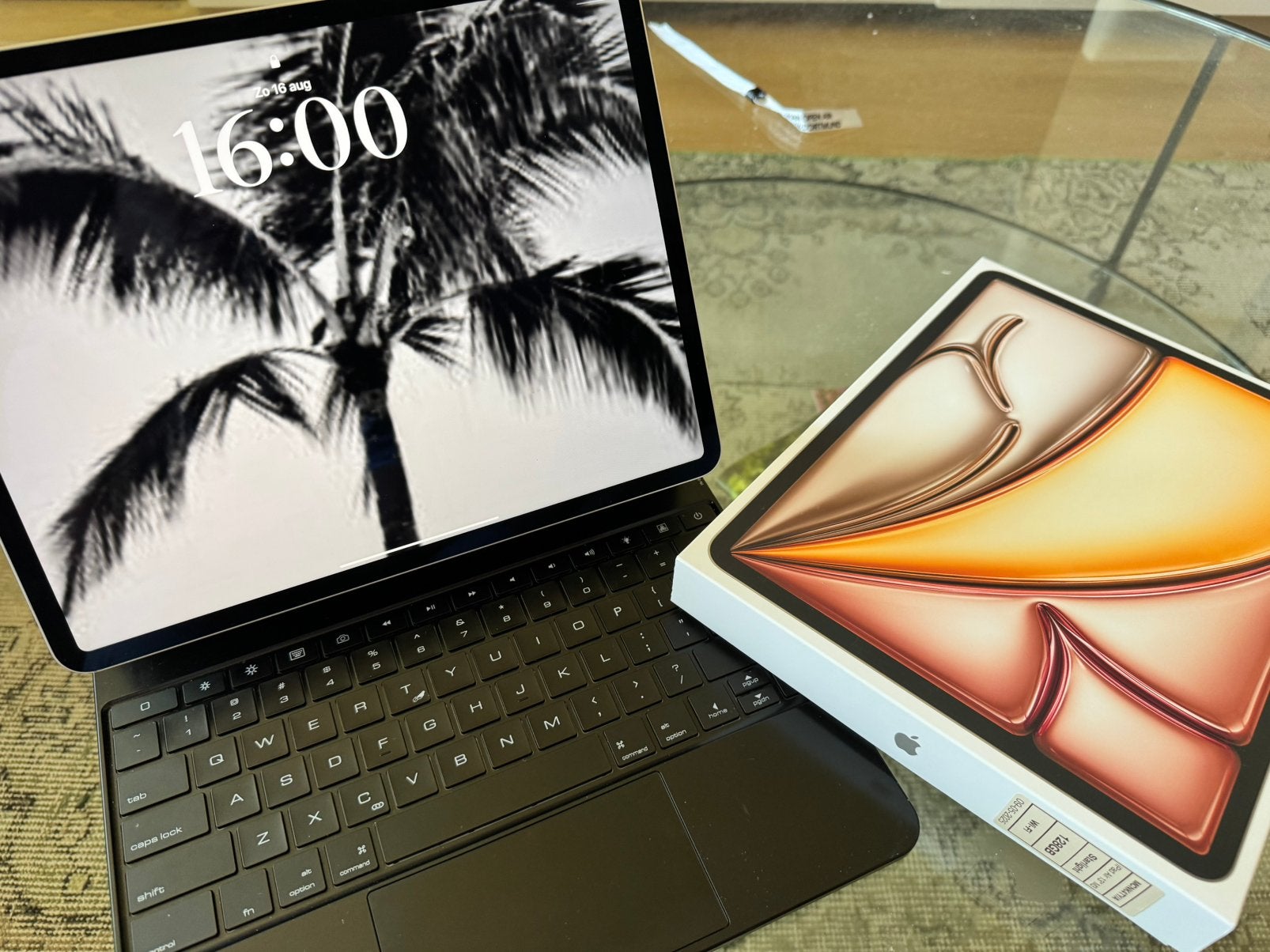 Apple Ipad Air 13 inch 128GB Maart 2025 + garantie Accu 100%, 13 inch of meer, Ophalen of Verzenden, Zo goed als nieuw, Air