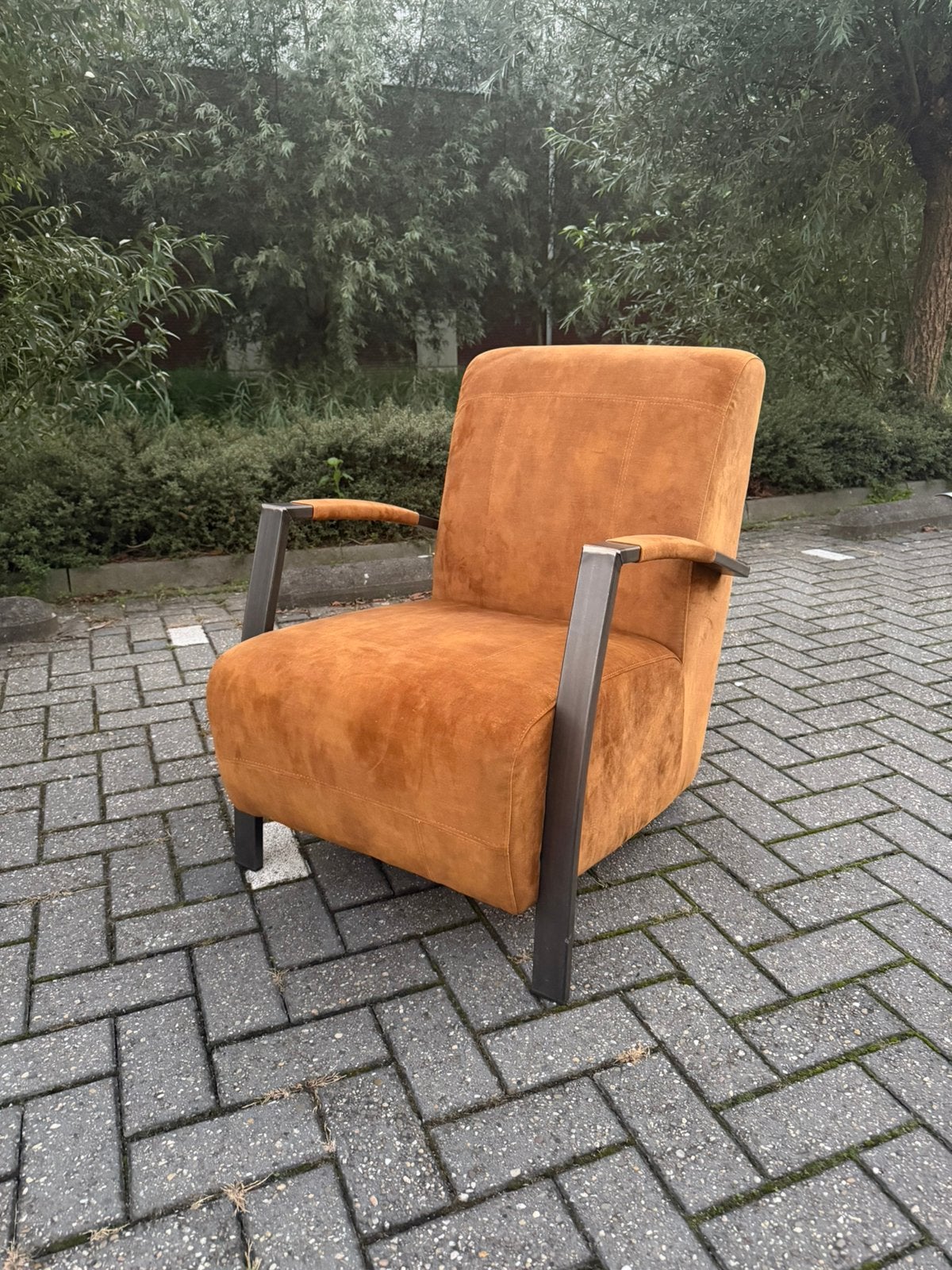 Okergele/cognackleurige velours fauteuil, Ophalen, Zo goed als nieuw, 75 tot 100 cm, 50 tot 75 cm