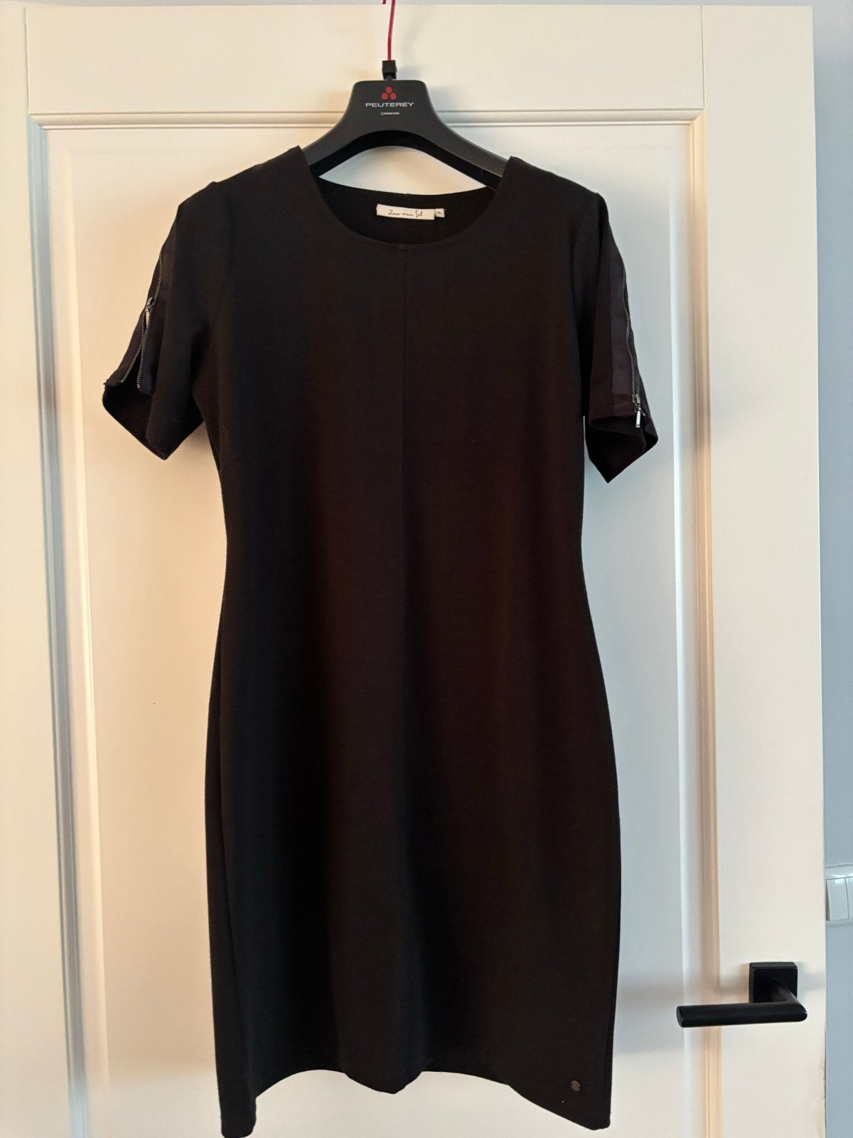 Zus van Sil zwarte jurk met ritsdetails - Maat XL, Kleding | Dames, Zwart, Maat 42/44 (L), Ophalen of Verzenden, Zo goed als nieuw