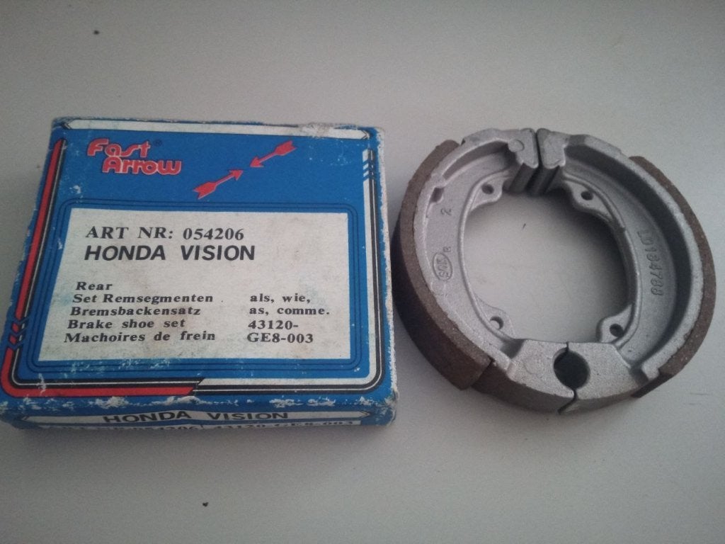 Fast arrow remsegmenten remschoenen Honda Vision voorwiel ?, Fietsen en Brommers, Brommeronderdelen | Oldtimers, Ophalen of Verzenden