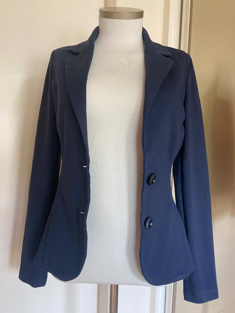 jasje Studio Mo M/L blauw travel, Kleding | Dames, Maat 38/40 (M), Studio Mo, Blauw, Ophalen of Verzenden