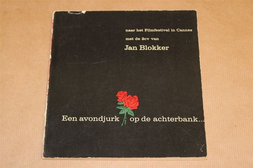 Een avondjurk op de achterbank - Jan Blokker - 1962, Ophalen of Verzenden, Gelezen