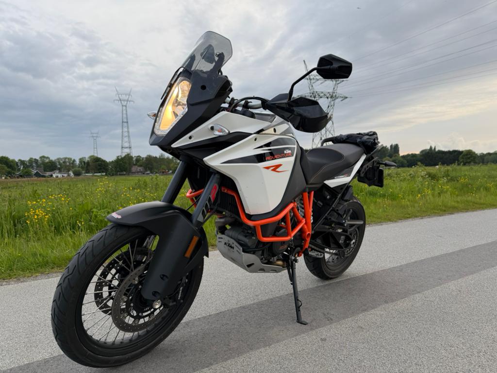Ktm 1090 adventure R, 3.800km - met dealerbeurt en historie, Motoren, Motoren | KTM, 1090 cc, 2 cilinders, Nieuw, Motorrijbewijs A