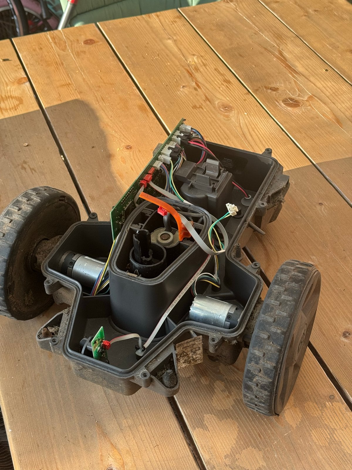 Automower 105 | Robotmaaier onderdelen - chassis met motoren, Tuin en Terras, Robotmaaiers, Ophalen, Gebruikt