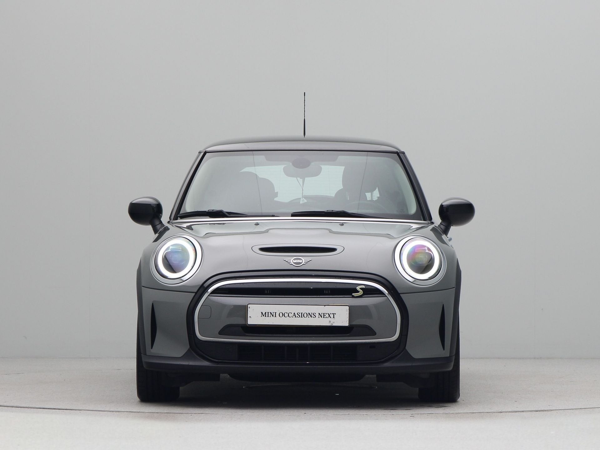 MINI Electric 3-deurs Classic Accu conditie 100% (bj 2022), Auto's, Verwarmde buitenspiegels, Met garantie (alle), 4 stoelen, Leder en Stof