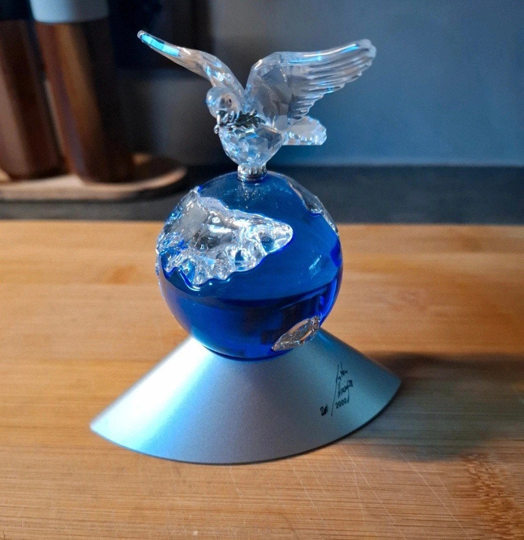 Swarovski Crystal Planet - Millennium Edition 2000, Verzamelen, Swarovski, Ophalen of Verzenden, Zo goed als nieuw, Figuurtje