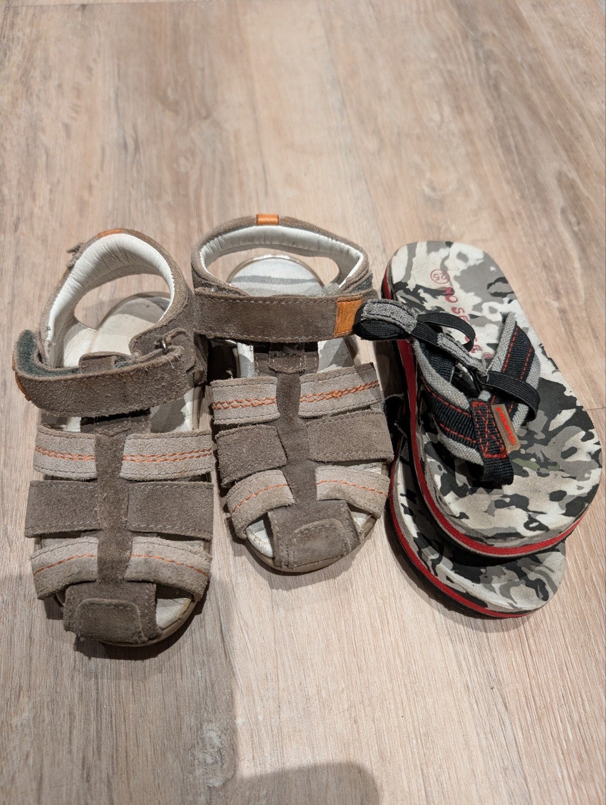 Gratis sandalen en slippers maat 25, Ophalen, Overige typen, Charlie & friends, Jongetje