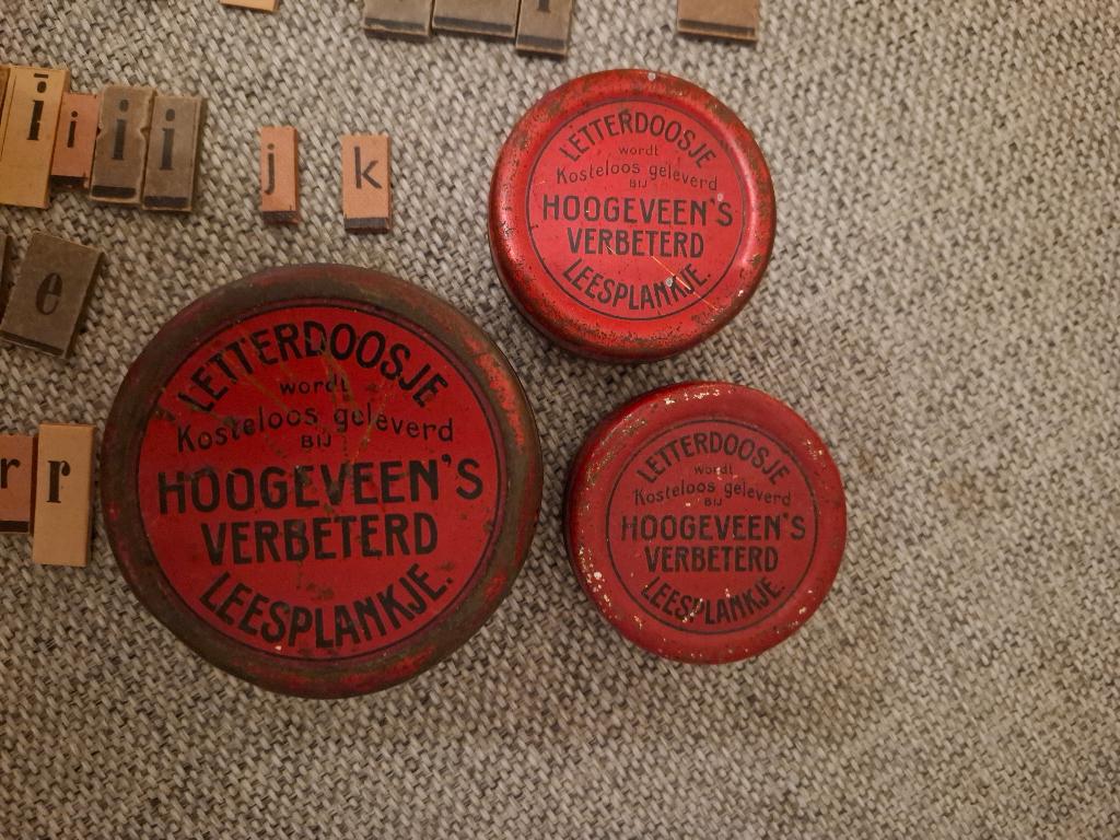 Orgineel Vintage Hoogeveen 3 Letterdoosjes & Losse Letters, Ophalen of Verzenden, Overige thema's