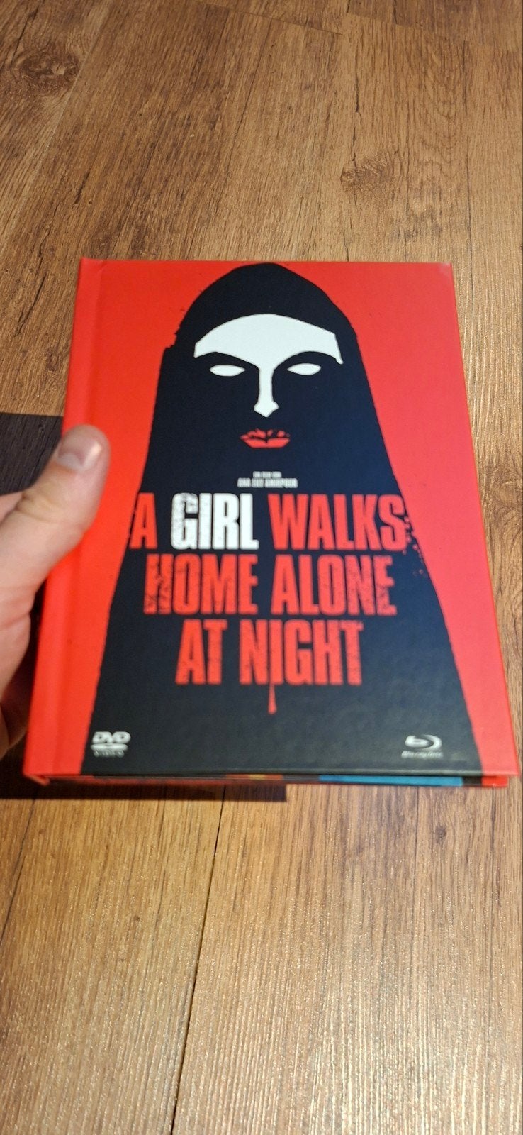 A Girl Walks Home Alone at Night - Mediabook (Blu-ray + DVD), Engels, Nederlands, Ophalen of Verzenden, Zo goed als nieuw