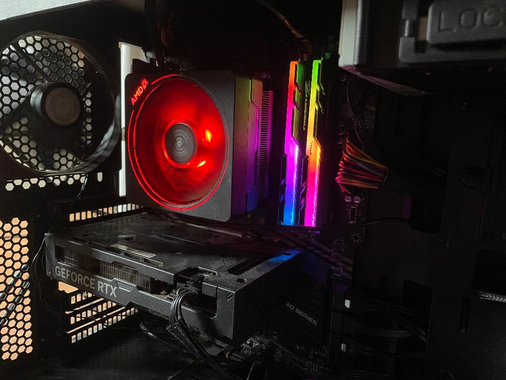 RTX 4060 Ti x Ryzen 5 5600x Gaming PC, Computers en Software, Desktop Pc's, Ophalen, 32 GB, Zelf gebouwde pc, AMD Ryzen 5