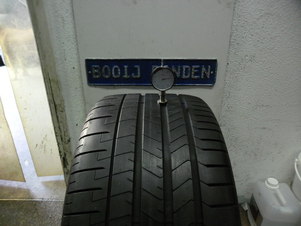 315 35 22 demobanden pirelli p zero met 7,6 mm profiel, Vrachtwagen, Banden en Velgen, Overige maten, Ophalen of Verzenden