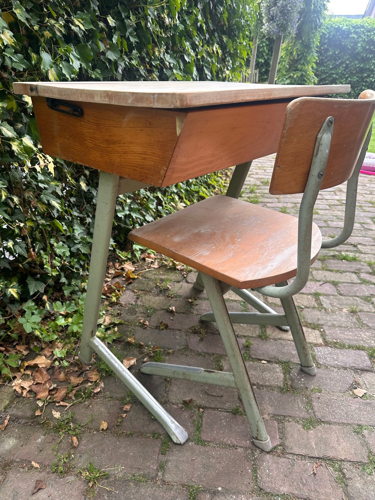 Vintage schoolbureau met stoel, Ophalen