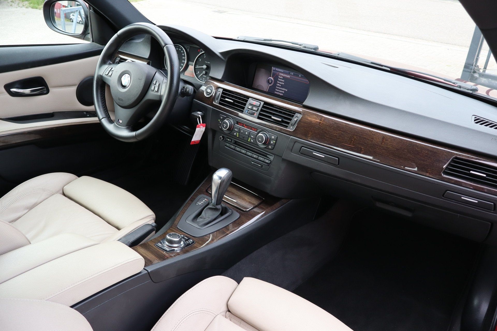 BMW 3 Serie Coupe 320i Corporate Lease Business NL Auto/Stoe, Auto's, Automaat, Euro 5, Beige, 4 cilinders