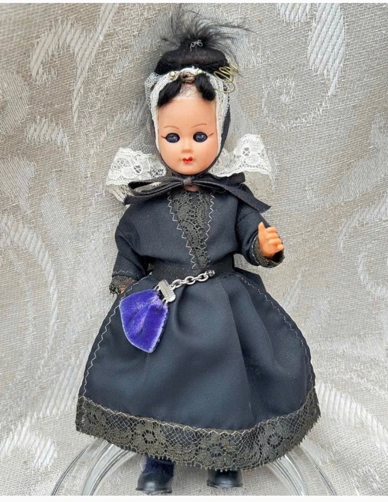 Vintage souvenir pop onder stolp traditionele klederdracht, Verzamelen, Ophalen of Verzenden, Zo goed als nieuw, X, Pop
