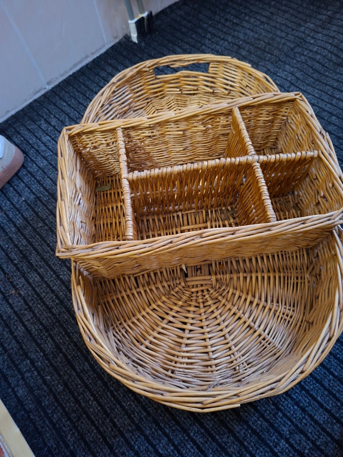 Vintage rieten dienblad met bestekbak - Handgemaakt, Huis en Inrichting, Gebruikt, Ophalen of Verzenden, Handgemaakt, Riet