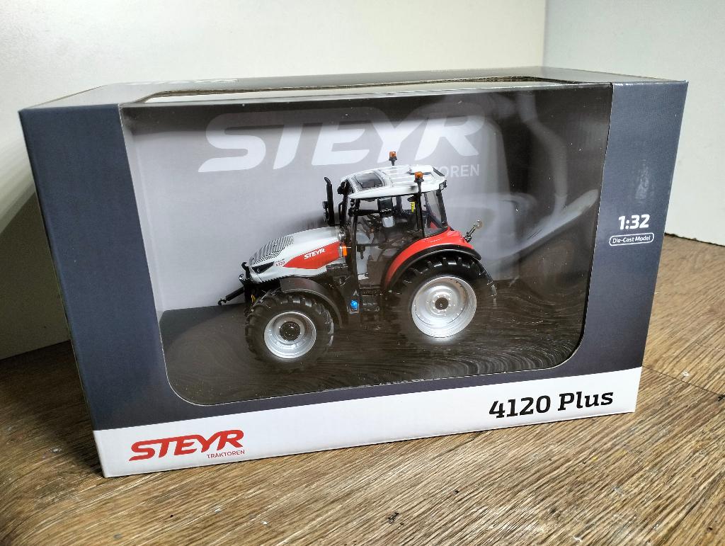 Te koop UH Steyr 4120 Plus., Ophalen of Verzenden, Nieuw, Tractor of Landbouw, Universal Hobbies