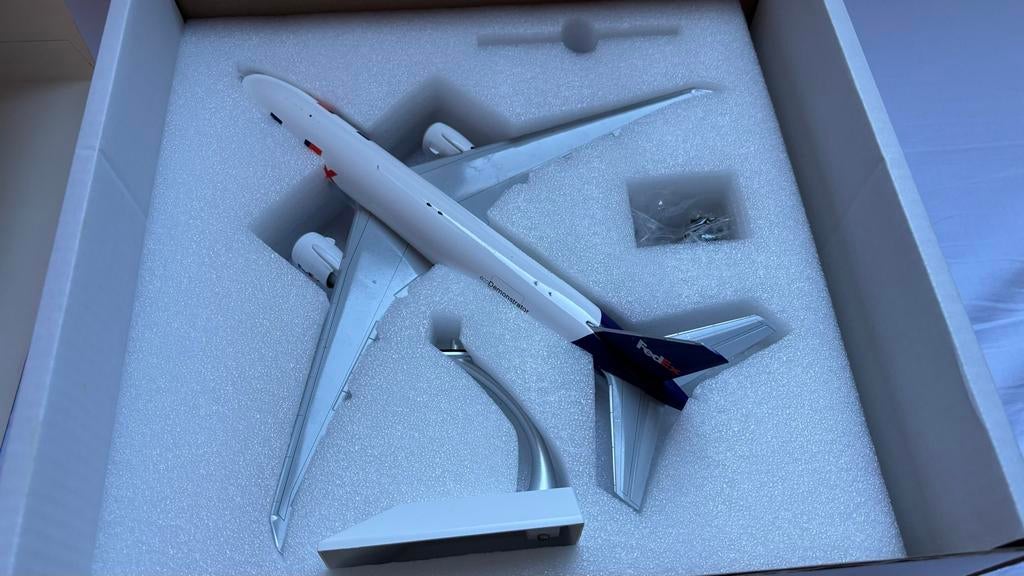 Boeing 777-200LRF FedEx Express 1:200 JC Wings, Overige merken, 1:144 tot 1:200, Nieuw, Ophalen of Verzenden