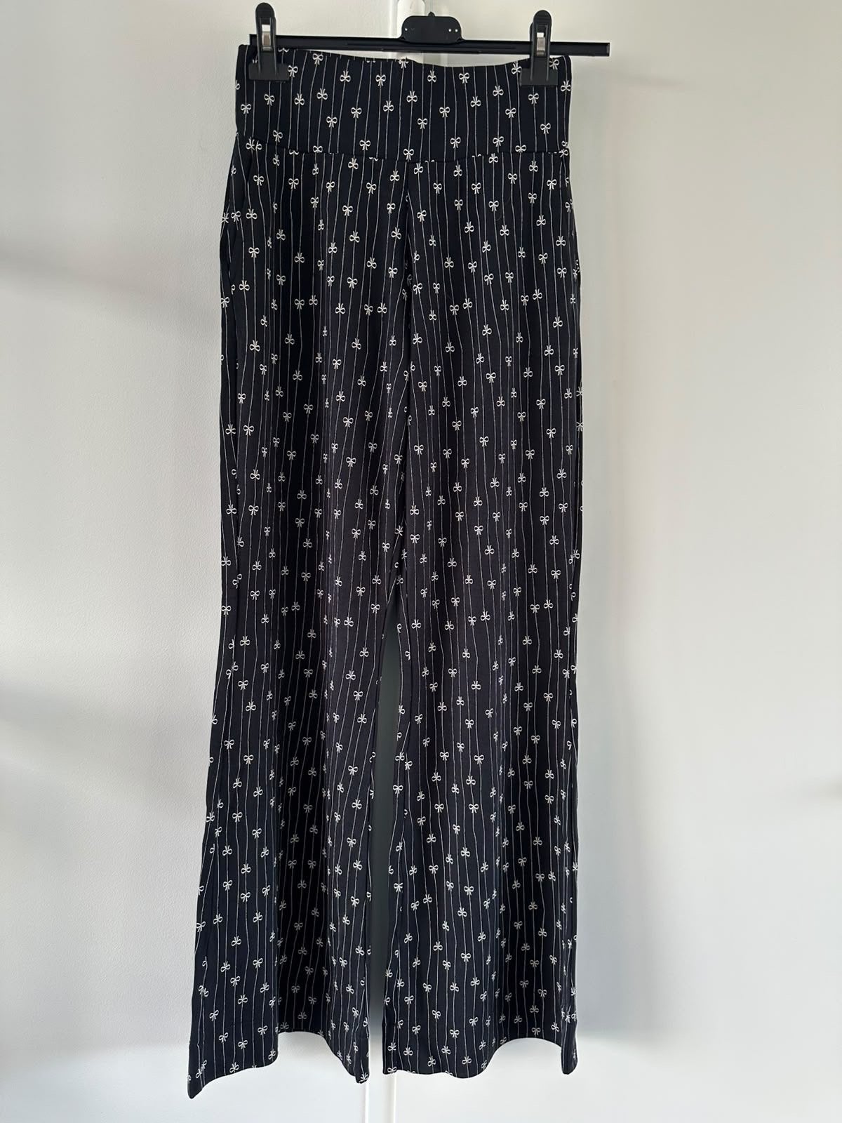 Tante Betsy broek met strikjesprint, maat S, Kleding | Dames, Verzenden, Zwart, Maat 36 (S), Lang