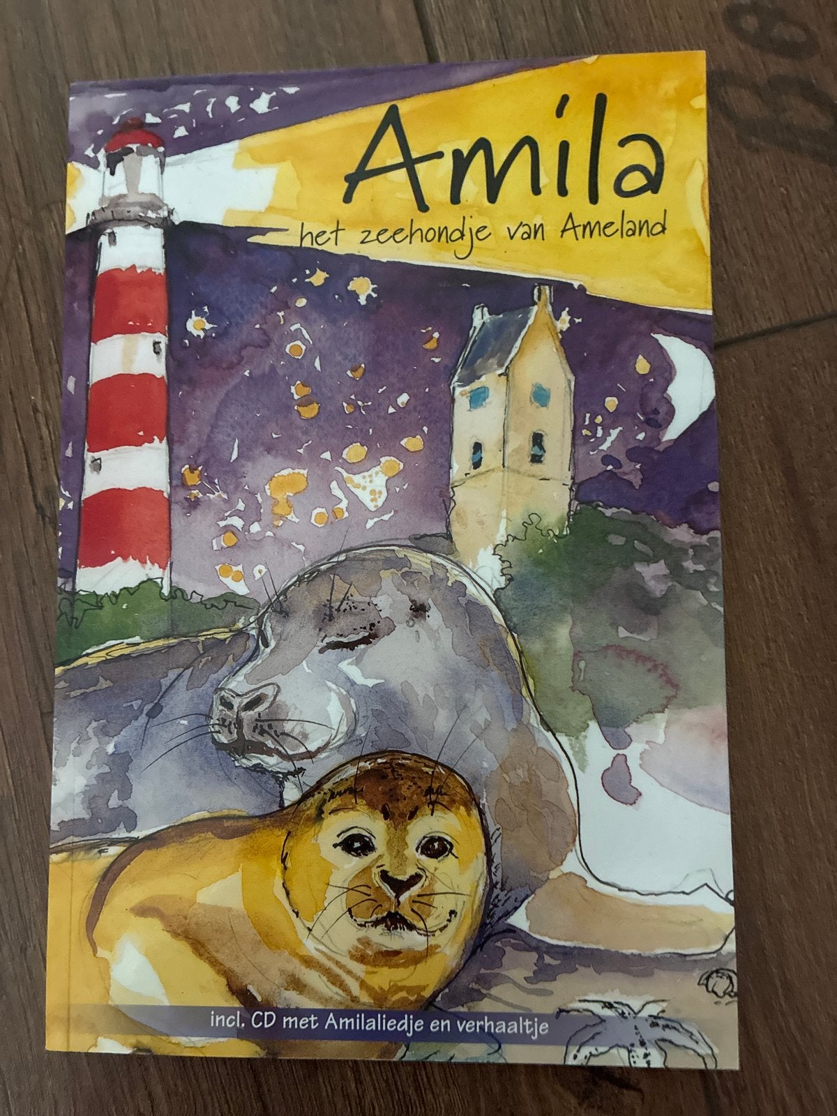 Amila het zeehondje van Ameland - Boek met CD, Jongen of Meisje, Ophalen of Verzenden, Zo goed als nieuw, Voorleesboek