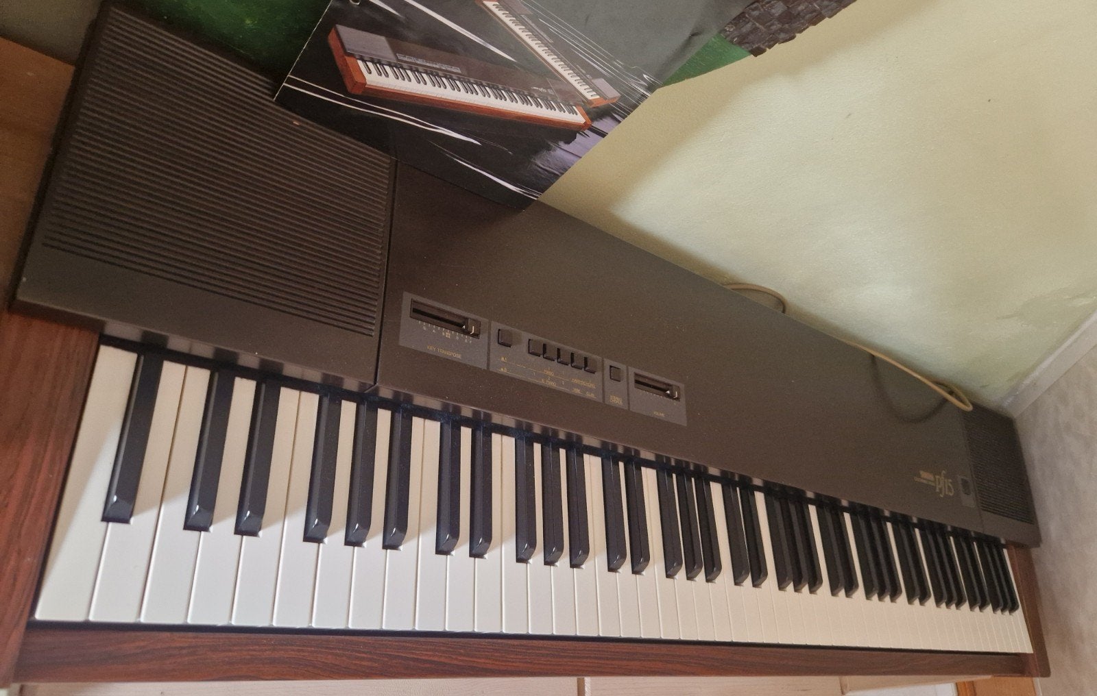 Yamaha PF10 Digitaal Piano met Pedalen en Boekje, Gebruikt, Bruin, Digitaal, Ophalen of Verzenden