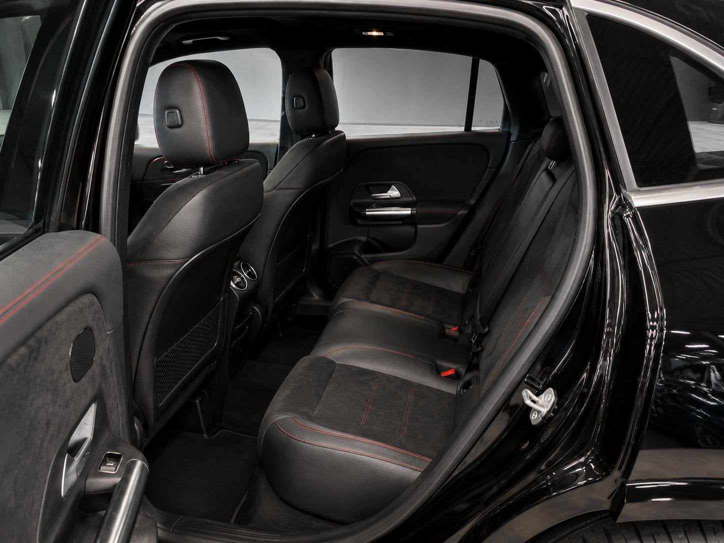 Mercedes-Benz GLA-klasse 250e AMG-line Distronic Multibeam P, Auto's, Mercedes-Benz, Zwart, Bedrijf, Hybride Elektrisch/Benzine