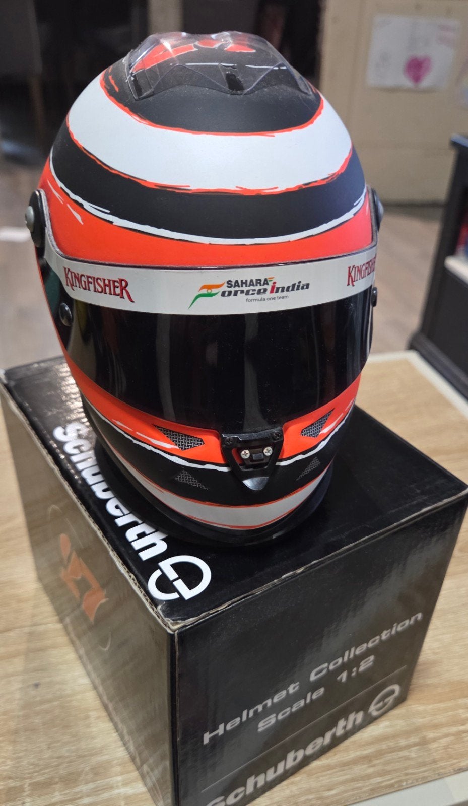 Force India 2014 1:2 helm Nico Hulkenberg #27, Ophalen of Verzenden, Zo goed als nieuw, Formule 1