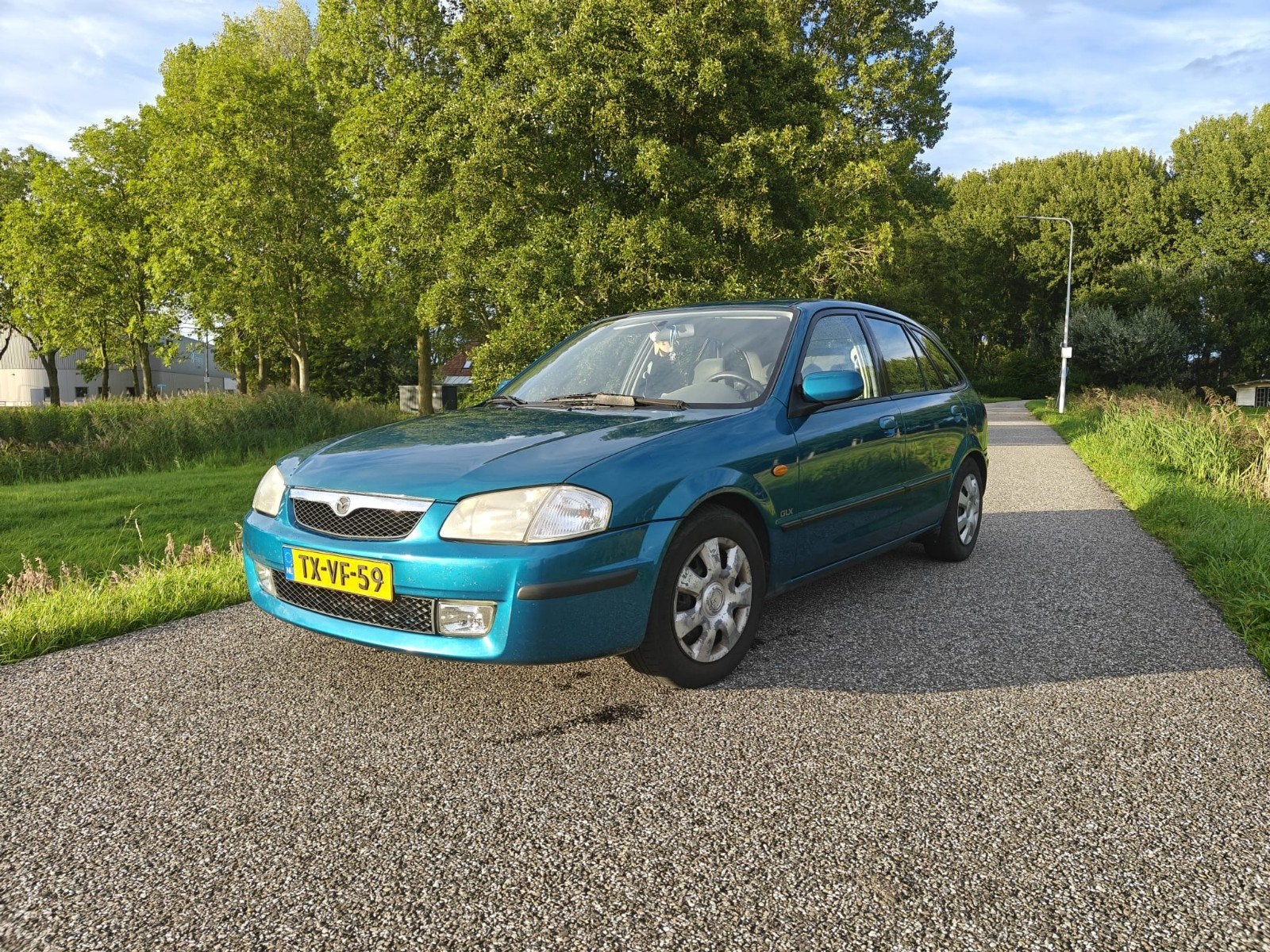 Mazda 323 1.8 F GLX 1998 Groen, Auto's, Voorwielaandrijving, 4 cilinders, Origineel Nederlands, 1200 kg