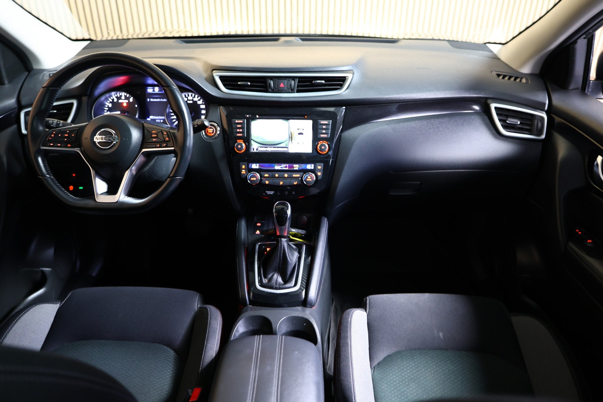 Nissan QASHQAI 1.3 DIG-T TEKNA AUTOMAAT PANODAK NAVI 360CAM, Stof, Gebruikt, Zwart, 4 cilinders