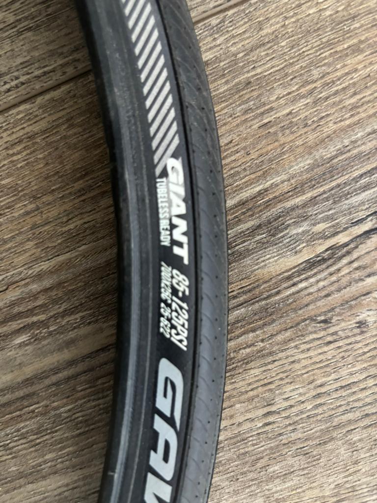 Buitenbanden Giant Gavia 700x25 tubeless ready, Sport en Fitness, Ophalen, Nieuw, Overige typen