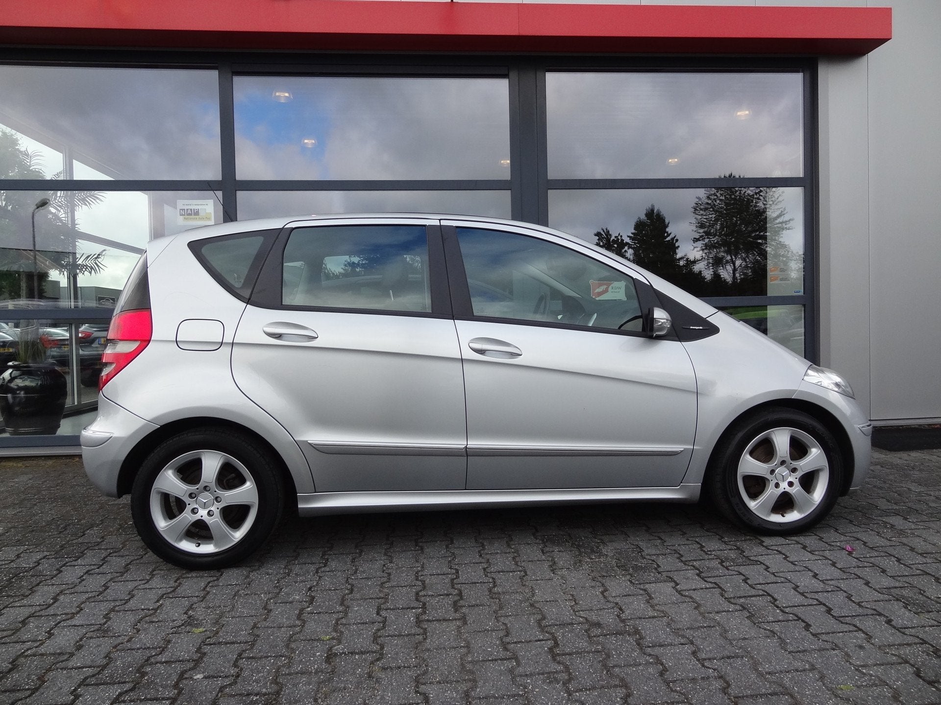 Mercedes-Benz A-Klasse 150 Avantgarde | NL-AUTO | AIRCO | LM, Zwart, 4 cilinders, 400 kg, Leder en Stof