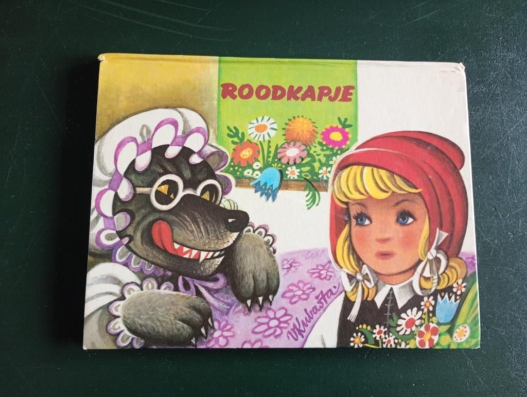 Roodkapje uitklapboek 1972, Boeken, Ophalen of Verzenden, Gelezen