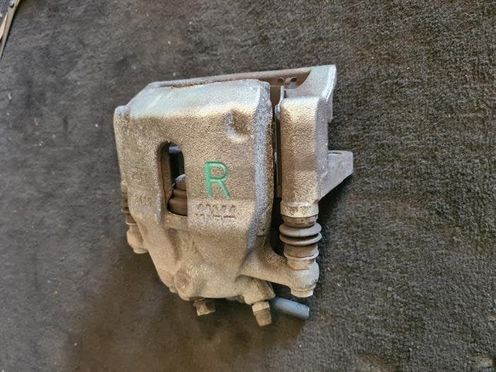 Remklauw (Tang) rechts-voor van een Opel Agila, Gebruikt, -, -, Opel