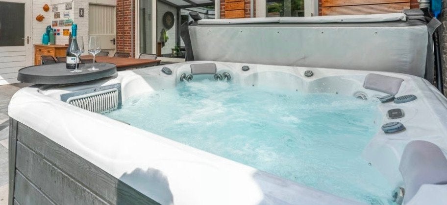 Wellis Spa Jacuzzi 215x215 cm - Zo goed als nieuw, Ophalen, Zo goed als nieuw, Vast