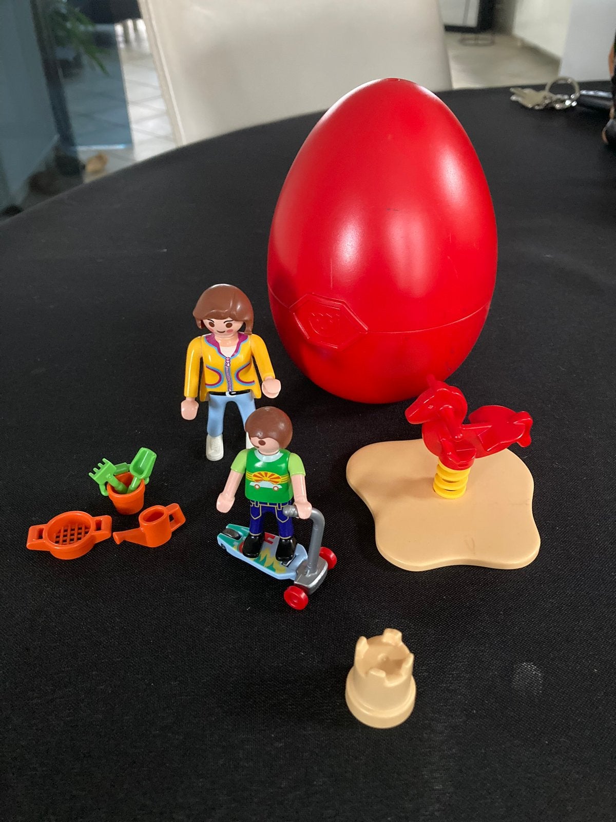 Playmobil speel ei gevuld met een speeltuin, Ophalen of Verzenden, Zo goed als nieuw