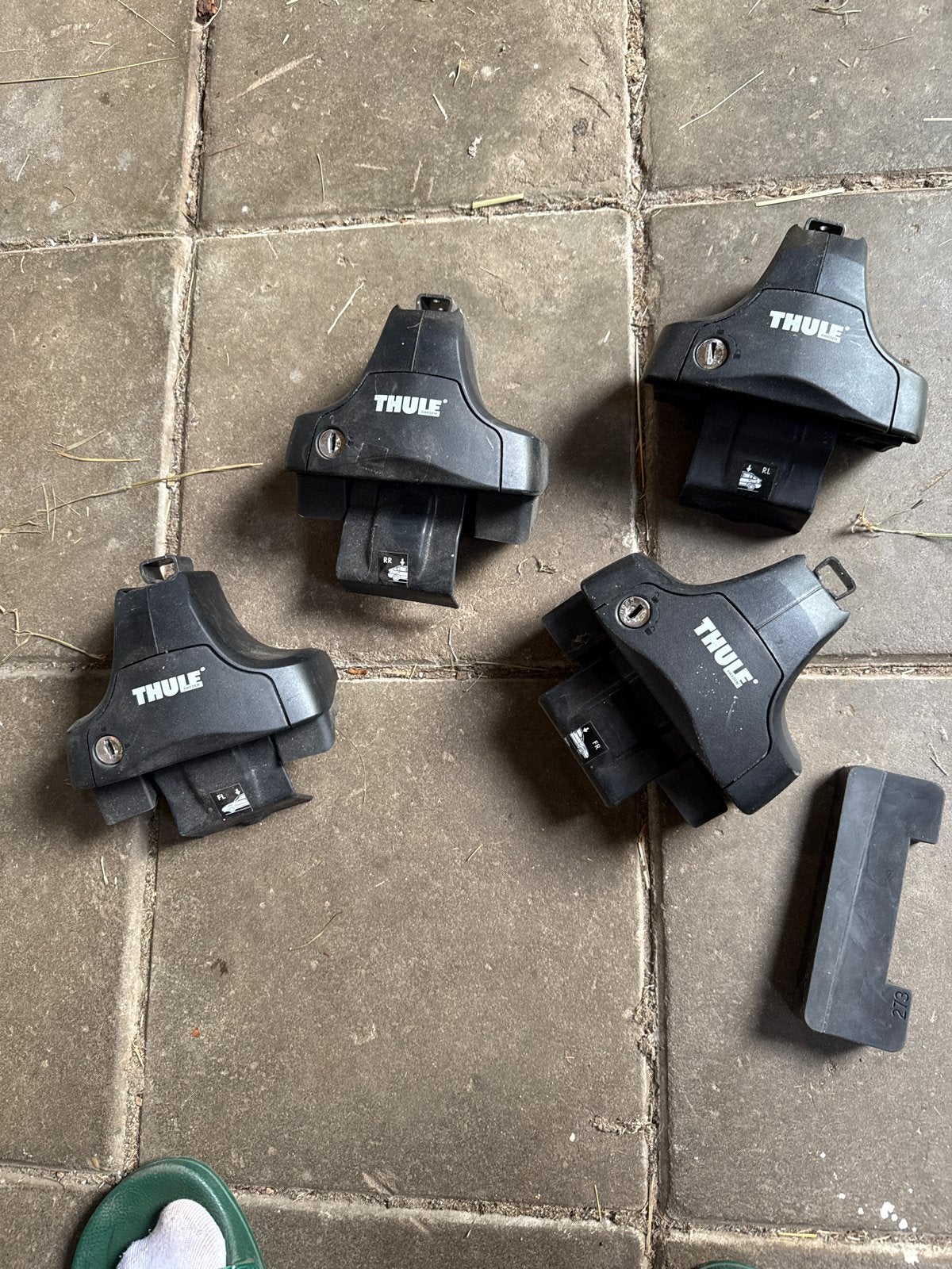 Thule dakdrager voetenset (4 stuks) met rubberen pads, Ophalen, Gebruikt
