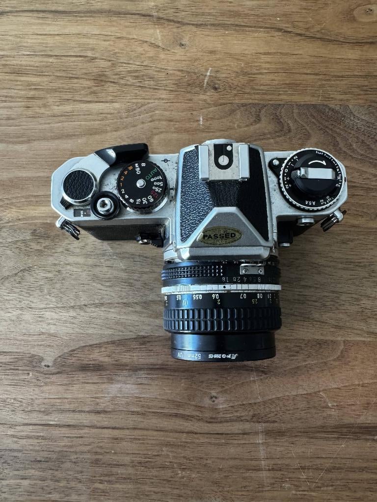 Nikon FE analoge camera + lenzen 50mm f/1.8 & 135mm f/3.5, Ophalen of Verzenden, Gebruikt, Spiegelreflex, Nikon