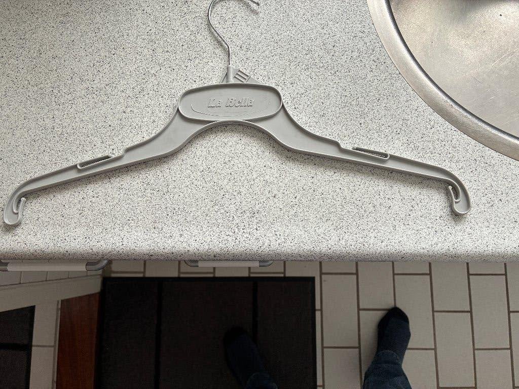 Te koop (kleding) hangers, Ophalen, Zo goed als nieuw, Kunststof