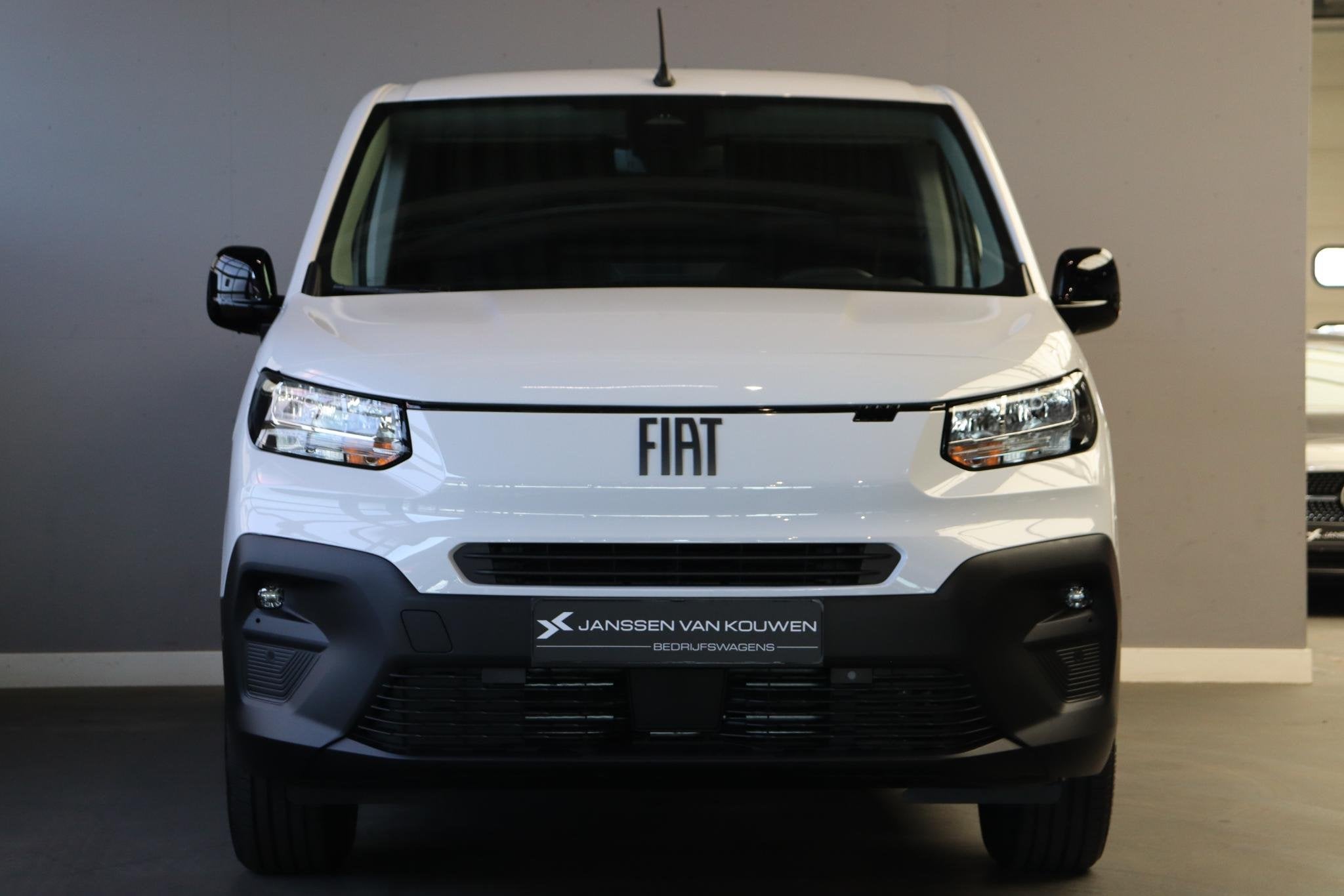 Fiat E-Doblò 136 L2 50 kWh / 2+6 jaar garantie / voorraad, Auto's, 750 kg, 900 min, Wit, Origineel Nederlands