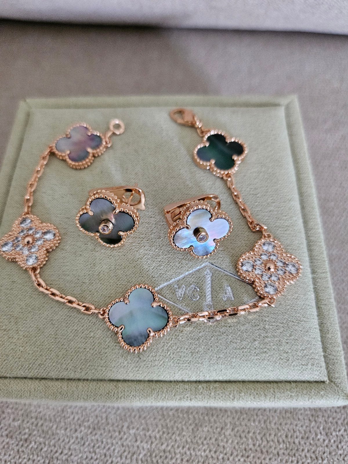 van Cleef & Arpels, Verzenden, Nieuw, Goud