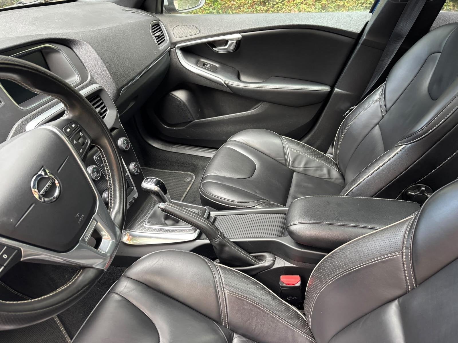Volvo V40 2.0 T4 Business Sport | R-Design | Panoramadak | A, Auto's, Gebruikt, Bedrijf, Handgeschakeld, V40