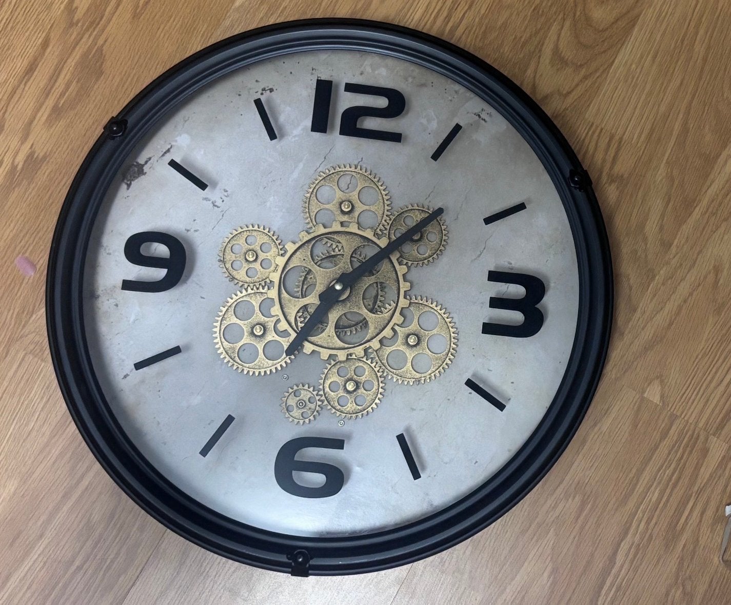 Grote wandklok met zichtbaar uurwerk - Industrieel/Vintage, Huis en Inrichting, Woonaccessoires | Klokken, Wandklok, Analoog, Werkt op batterijen