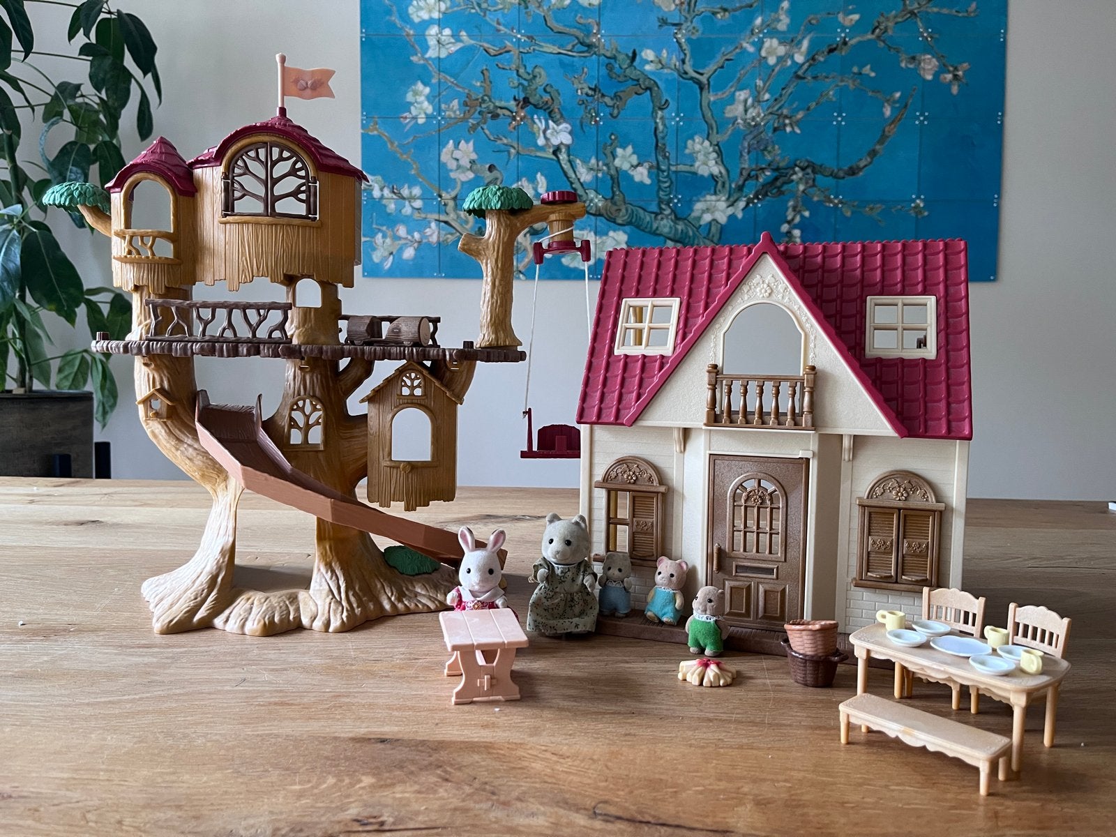 Sylvanian Families Boomhut en Huis met Meubels en Figuren, Ophalen, Zo goed als nieuw, Jongen of Meisje