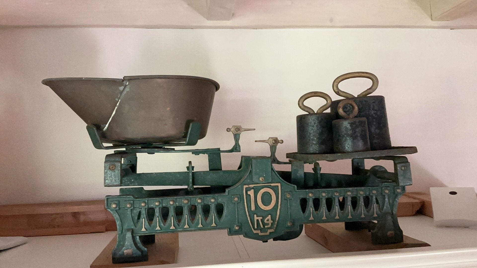Mooie oude keuken weegschaal, Ophalen