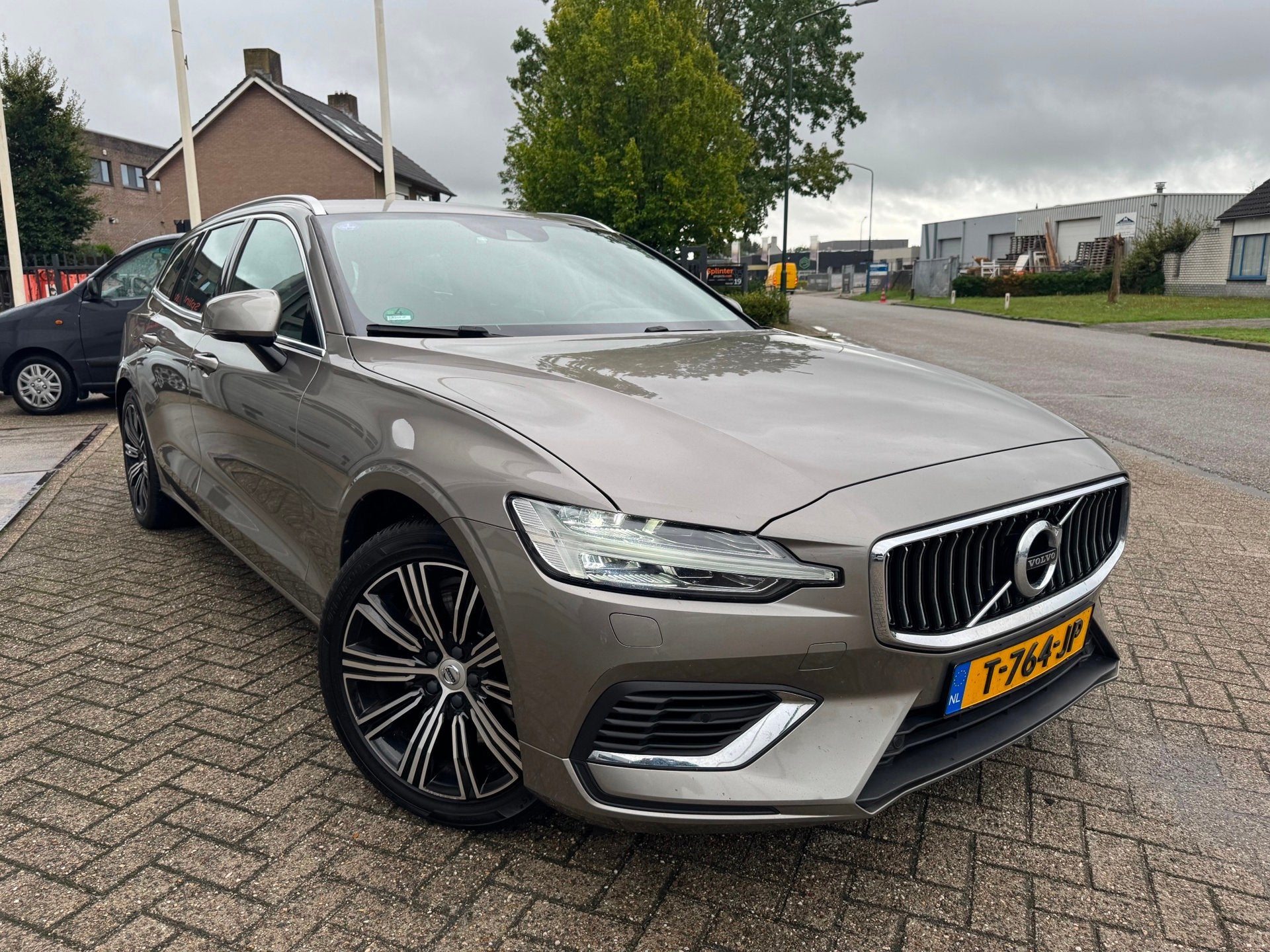 Volvo V60 2.0 T8 Twin Engine AWD R-Design Camera,trekhaak, Auto's, Volvo, Automaat, Gebruikt, Euro 6, 4 cilinders