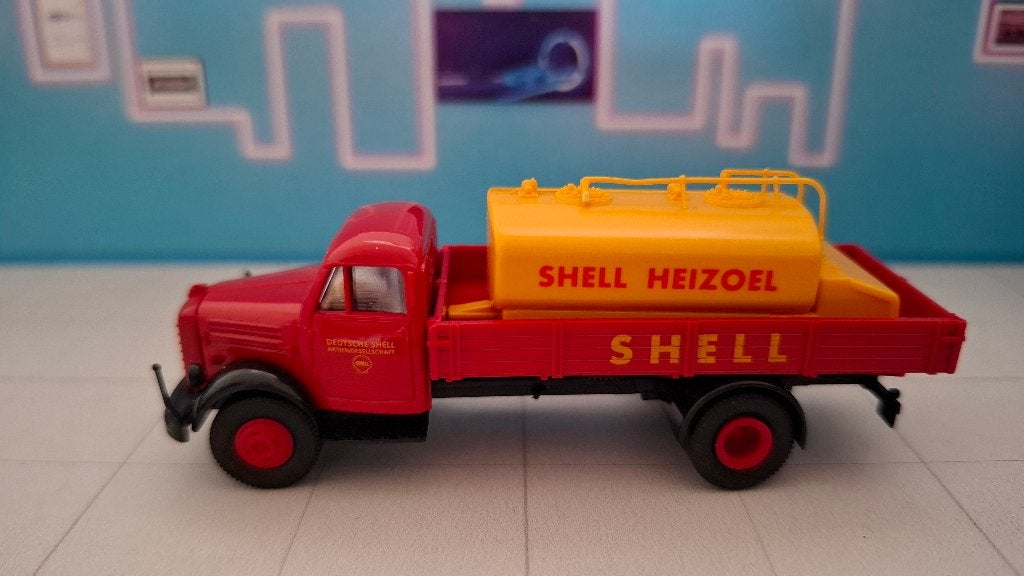 Brekina 1:87 Borgward B 4500 bakwagen olietank Shell Heizoel, Hobby en Vrije tijd, Ophalen of Verzenden, Gebruikt, Bus of Vrachtwagen