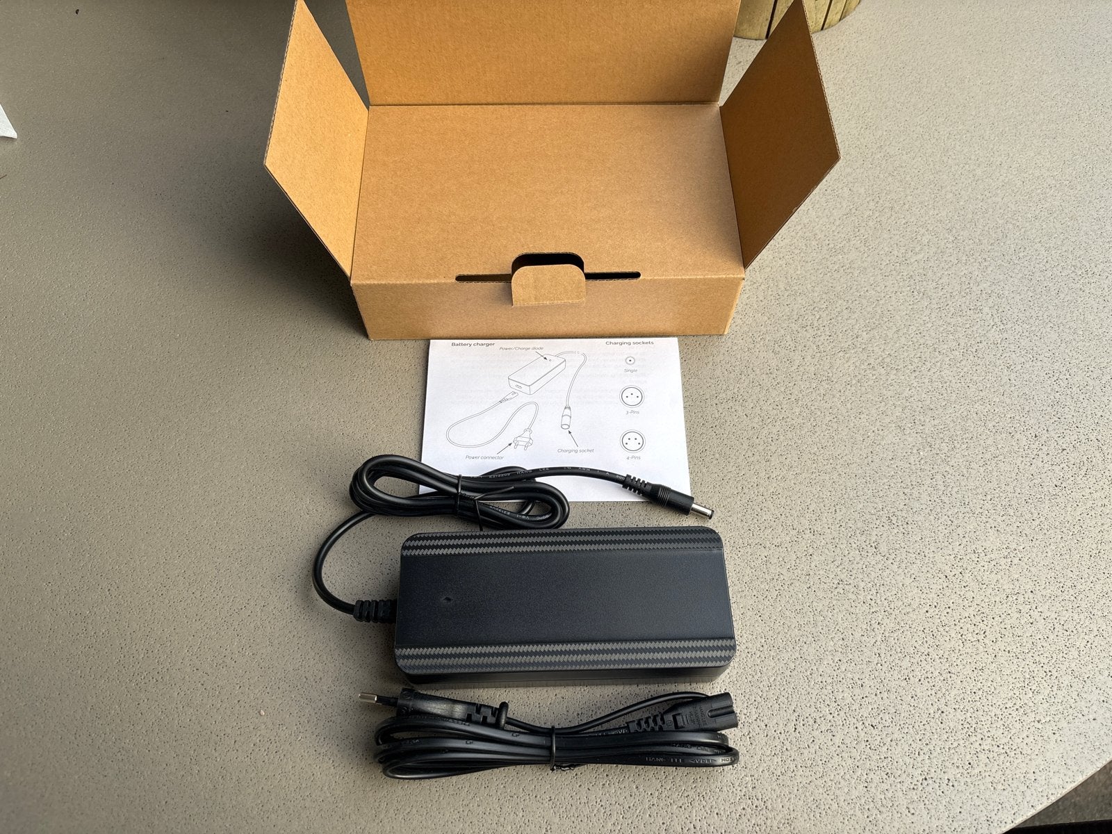Li-ion acculader 42V/2.0A met single plug, Ophalen of Verzenden, Nieuw