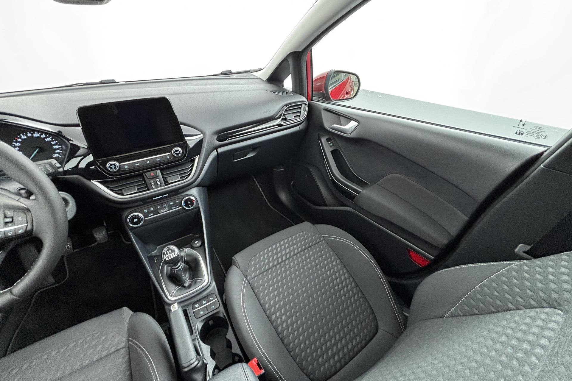 Foto 23 van Ford Fiesta 1.0 EcoBoost Titanium Nagenoeg nieuw en verrasse
